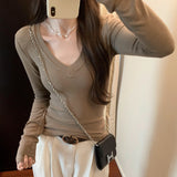 2026 Early Spring Sweet And Spicy Into The Autumn Thread Hot Mother V Collar Slimming Inside T-Shirt Woman's New Design Feel Top